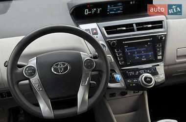 Универсал Toyota Prius v 2016 в 