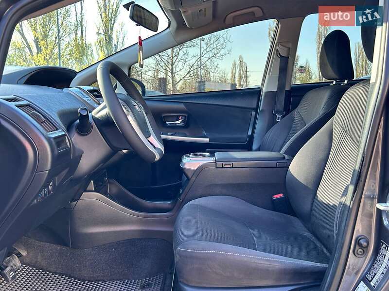 Універсал Toyota Prius v 2015 в Одесі