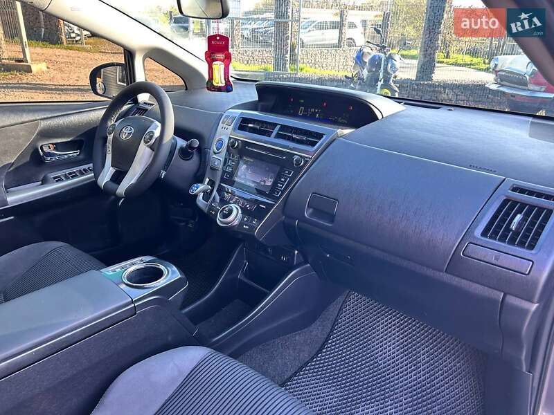 Універсал Toyota Prius v 2015 в Одесі