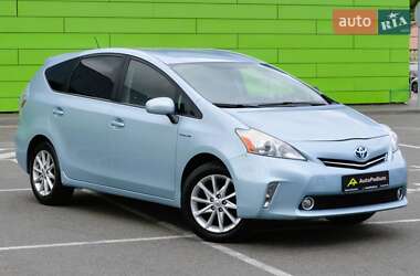 Универсал Toyota Prius v 2013 в 