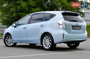 Универсал Toyota Prius v 2013 в 