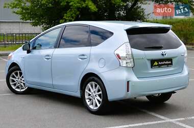 Универсал Toyota Prius v 2013 в 