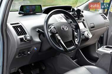 Универсал Toyota Prius v 2013 в 