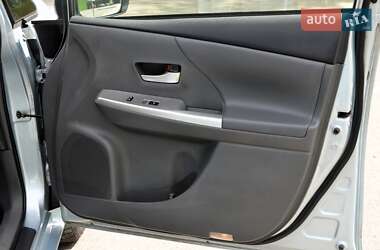 Универсал Toyota Prius v 2013 в 