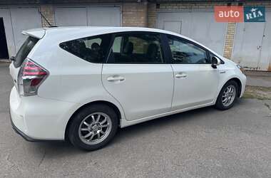 Універсал Toyota Prius v 2015 в 