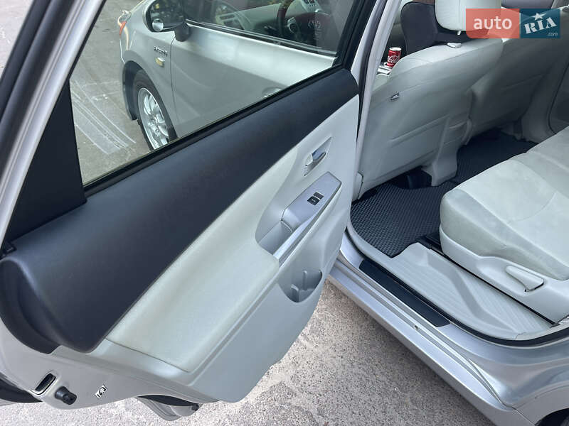 Хетчбек Toyota Prius v 2011 в Києві