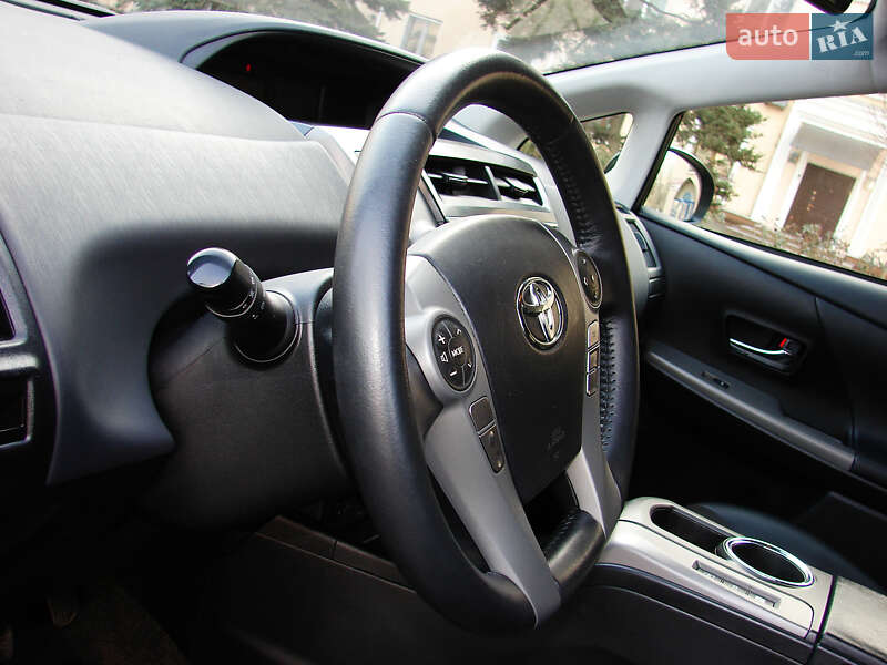 Универсал Toyota Prius v 2018 в Одессе