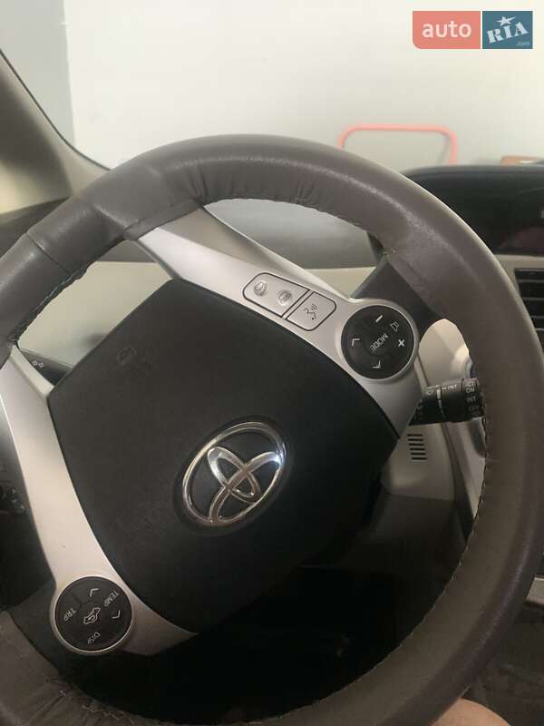 Универсал Toyota Prius v 2012 в Киеве
