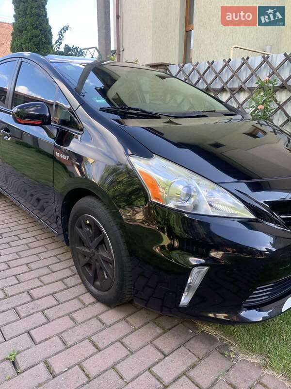 Универсал Toyota Prius v 2012 в Киеве
