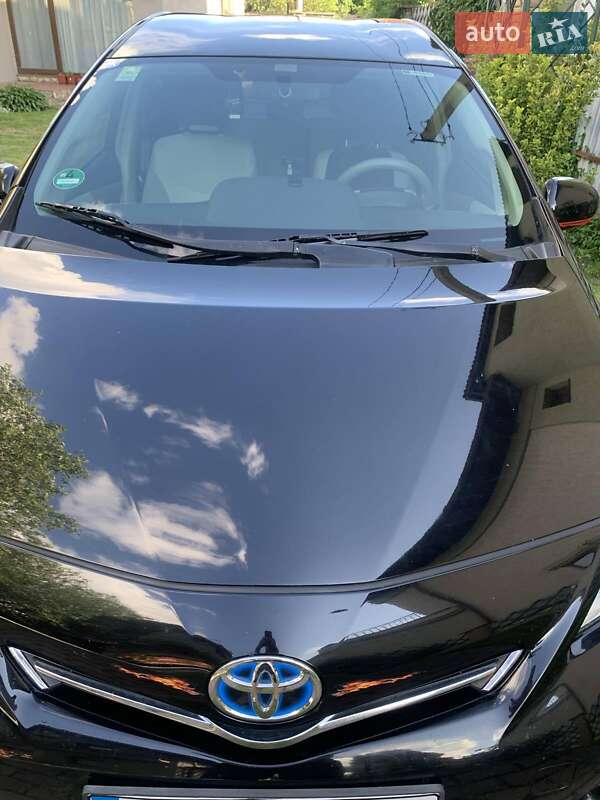 Универсал Toyota Prius v 2012 в Киеве