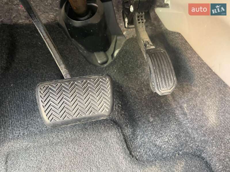 Универсал Toyota Prius v 2015 в Киеве