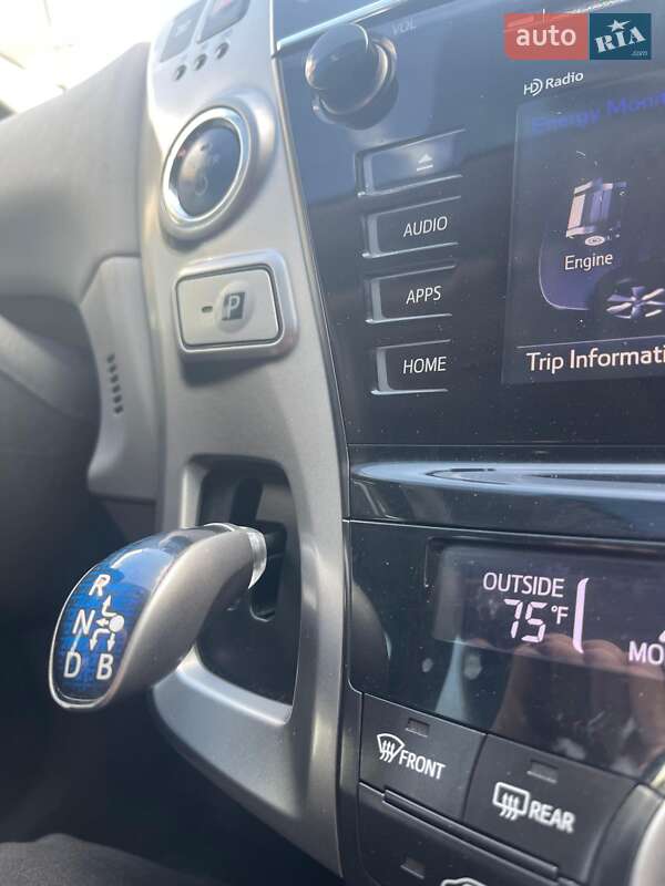 Универсал Toyota Prius v 2015 в Киеве