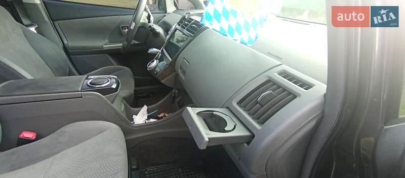 Универсал Toyota Prius v 2013 в Мироновке