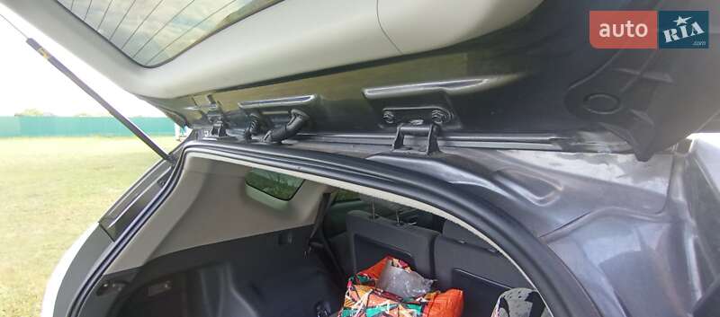 Универсал Toyota Prius v 2013 в Мироновке