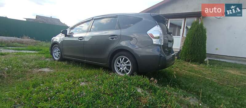 Универсал Toyota Prius v 2013 в Мироновке