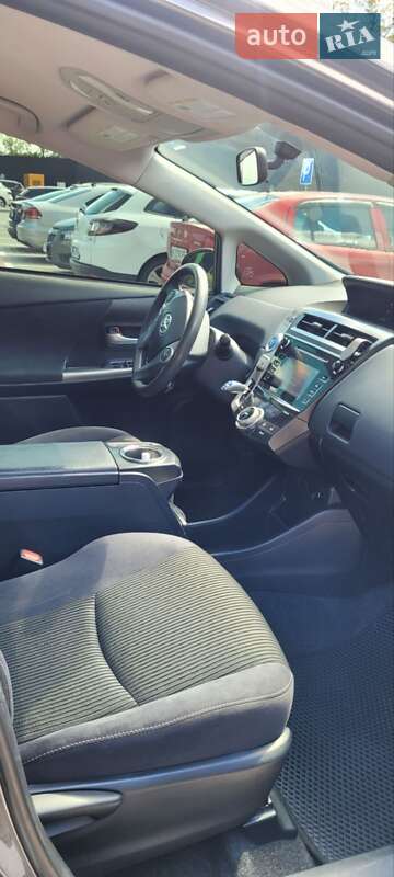 Универсал Toyota Prius v 2016 в Киеве