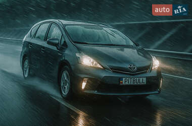 Универсал Toyota Prius v 2013 в Мироновке