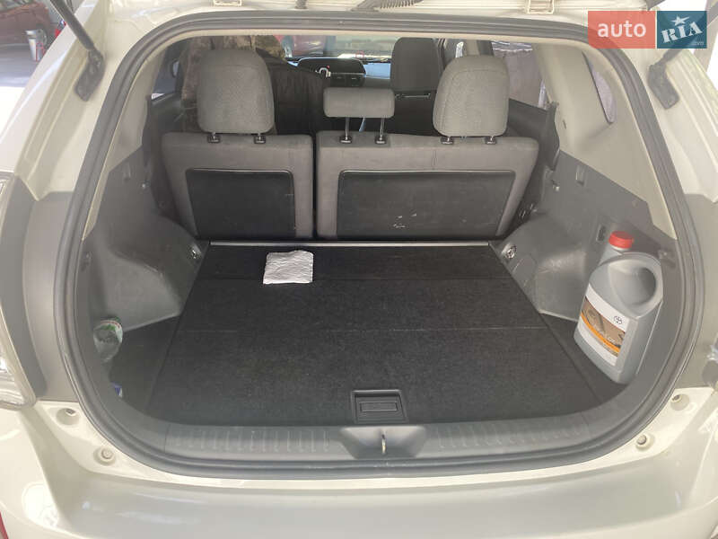 Универсал Toyota Prius v 2013 в Киеве