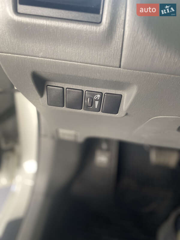 Универсал Toyota Prius v 2013 в Киеве