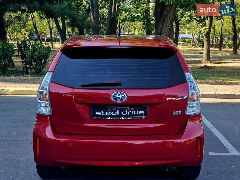 Универсал Toyota Prius v 2012 в Николаеве