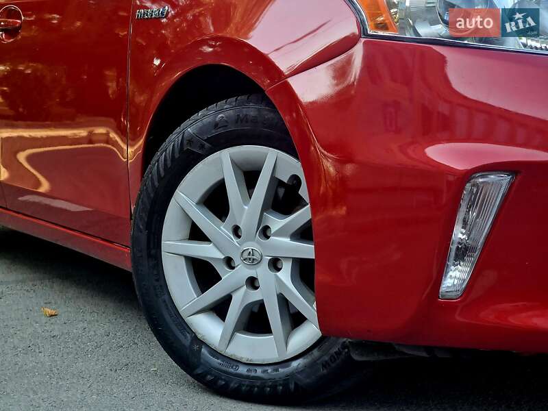 Универсал Toyota Prius v 2012 в Николаеве