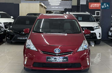 Универсал Toyota Prius v 2012 в 