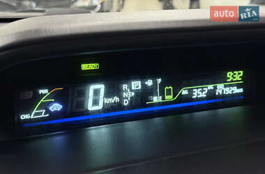 Универсал Toyota Prius v 2012 в 