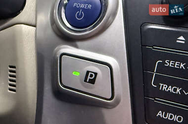 Универсал Toyota Prius v 2012 в 