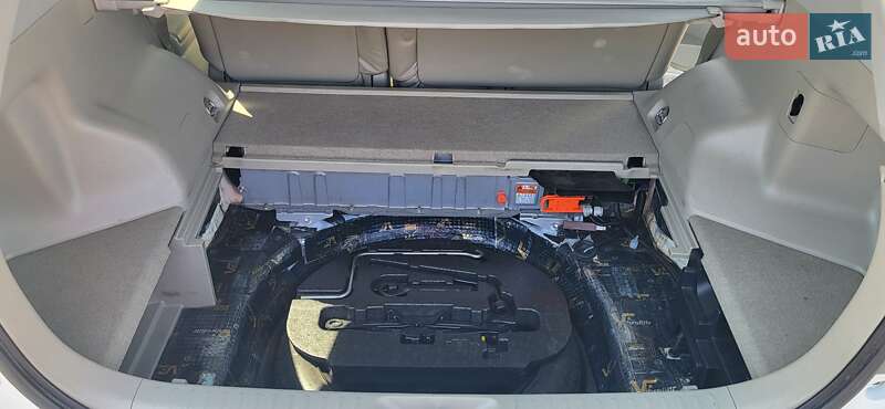 Универсал Toyota Prius v 2012 в Черкассах