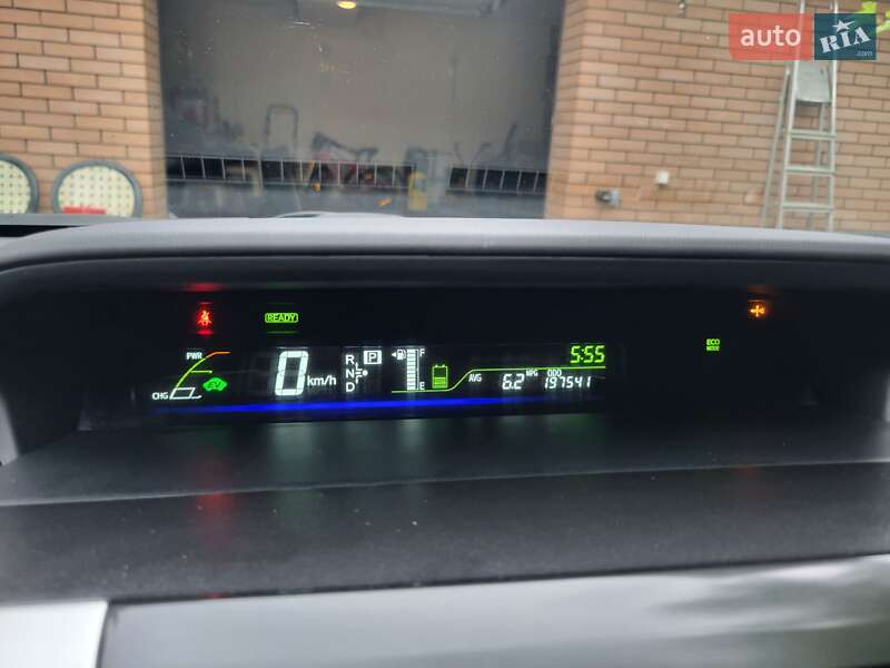 Универсал Toyota Prius v 2014 в Киеве