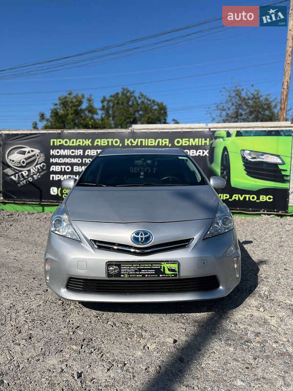 Toyota Prius v 2014