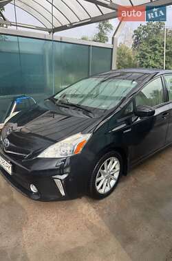 Универсал Toyota Prius v 2013 в Киеве