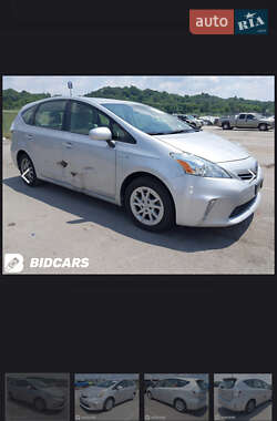 Универсал Toyota Prius v 2014 в 