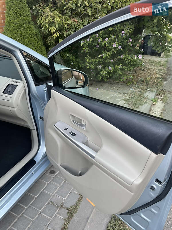 Универсал Toyota Prius v 2013 в Черноморске фото 20 Универсал Toyota Prius v 2013 в Черноморске