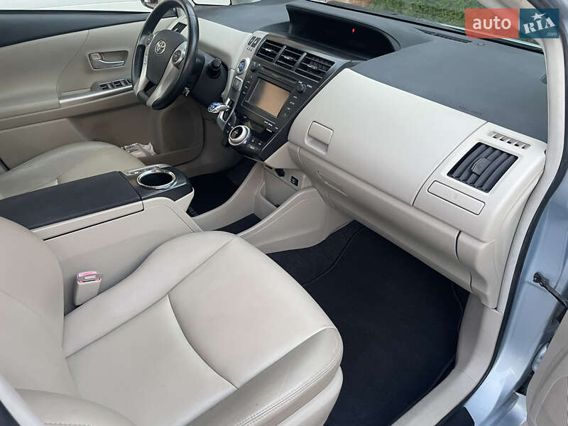 Универсал Toyota Prius v 2013 в Черноморске фото 23 Универсал Toyota Prius v 2013 в Черноморске