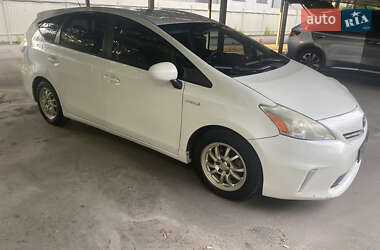 Універсал Toyota Prius v 2013 в Києві