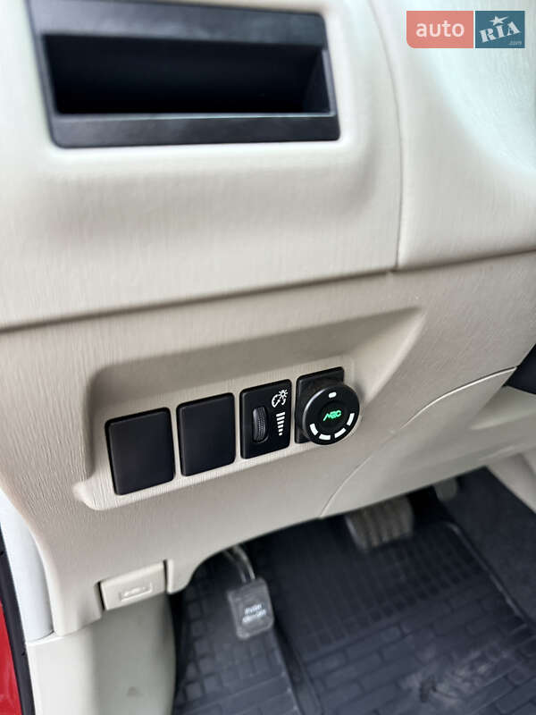 Универсал Toyota Prius v 2013 в Киеве фото 12 Универсал Toyota Prius v 2013 в Киеве