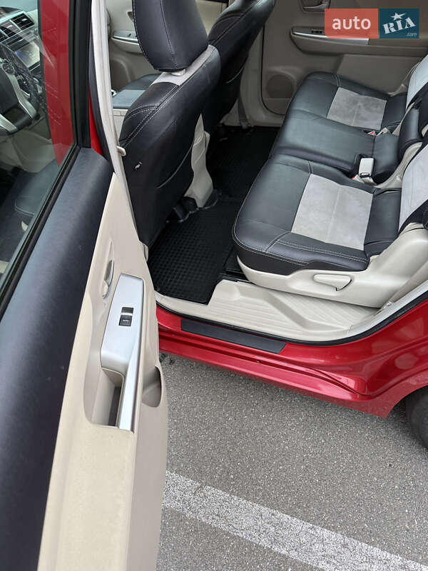 Универсал Toyota Prius v 2013 в Киеве фото 16 Универсал Toyota Prius v 2013 в Киеве