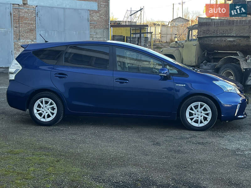 Універсал Toyota Prius v 2013 в Луцьку