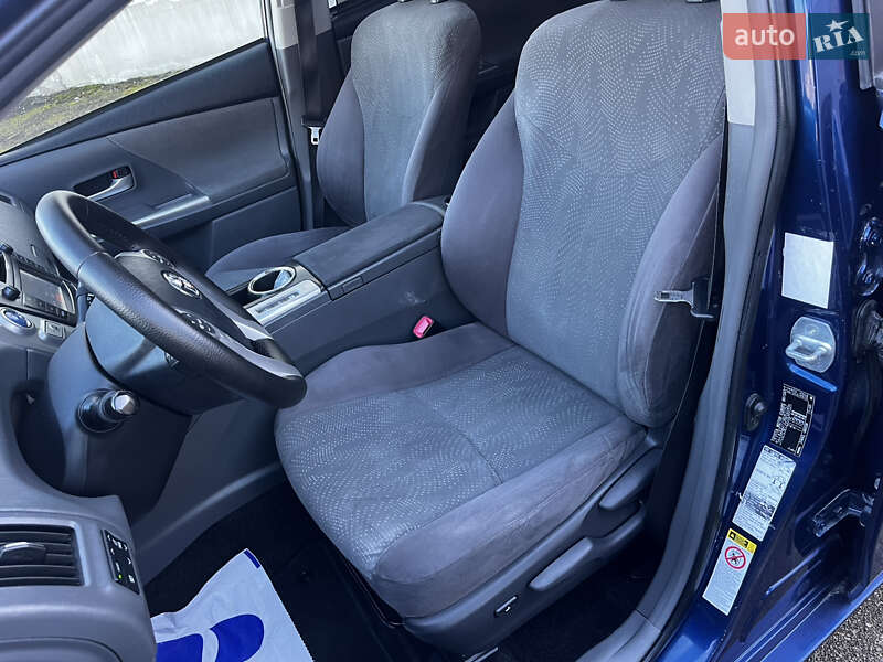 Універсал Toyota Prius v 2013 в Луцьку