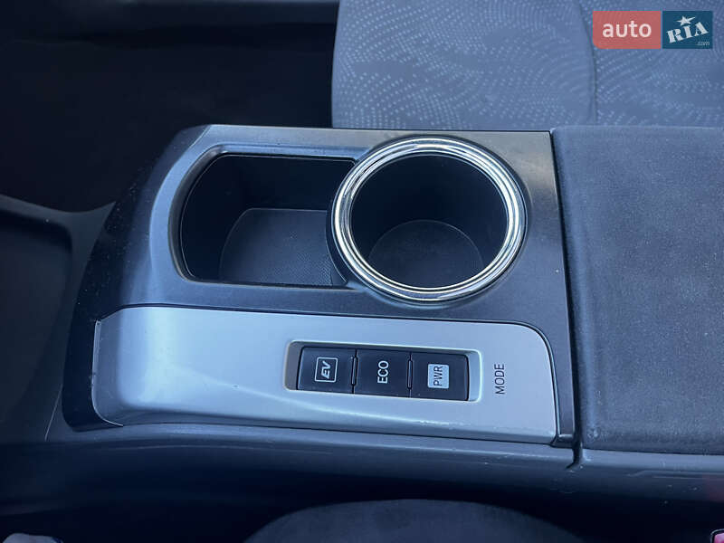 Універсал Toyota Prius v 2013 в Луцьку