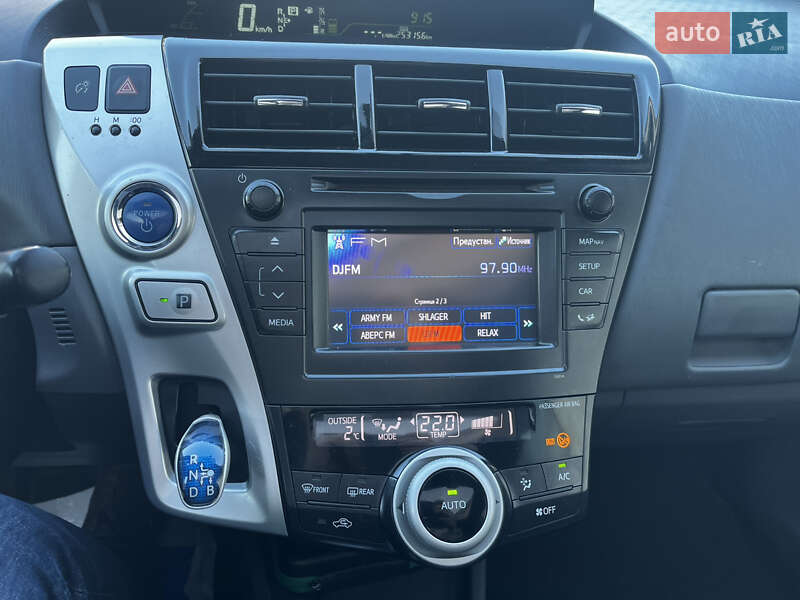 Універсал Toyota Prius v 2013 в Луцьку