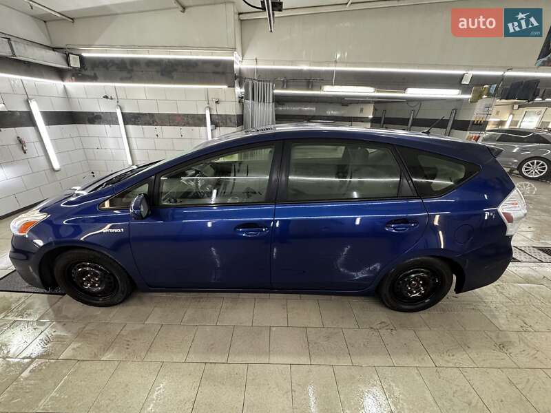 Универсал Toyota Prius v 2014 в Киеве