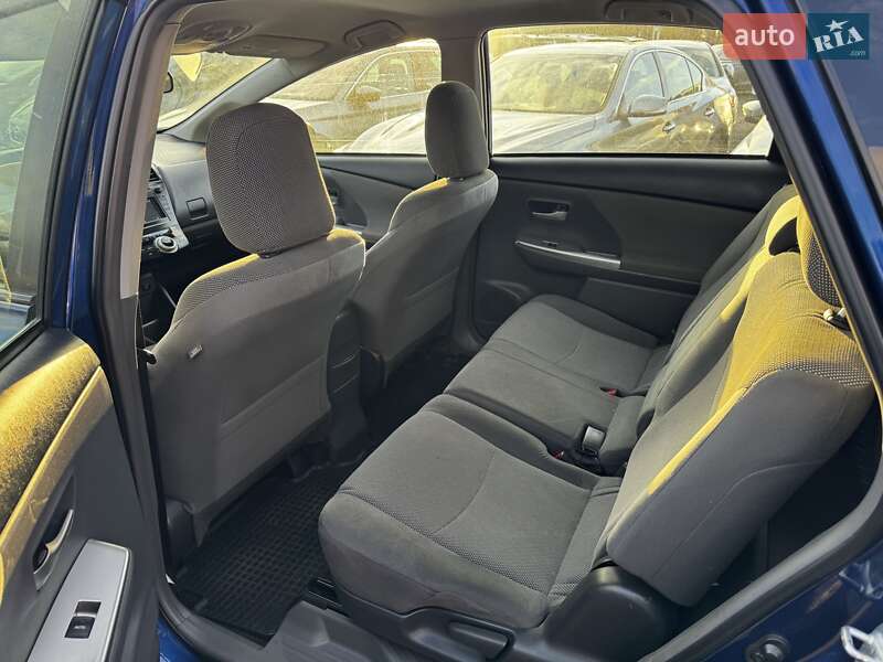 Универсал Toyota Prius v 2014 в Киеве