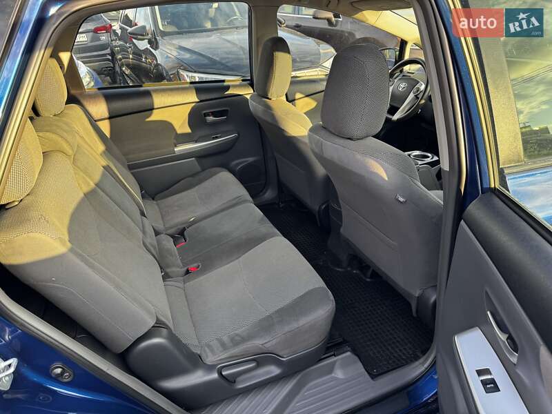 Универсал Toyota Prius v 2014 в Киеве