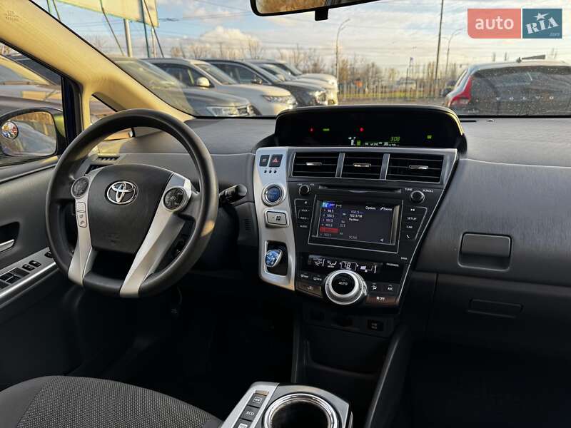 Универсал Toyota Prius v 2014 в Киеве