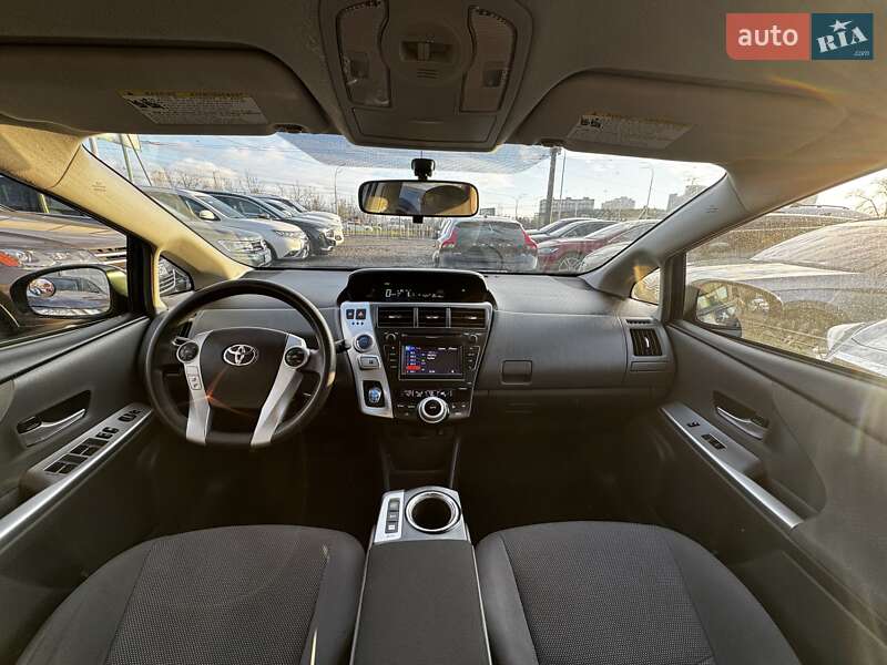 Универсал Toyota Prius v 2014 в Киеве