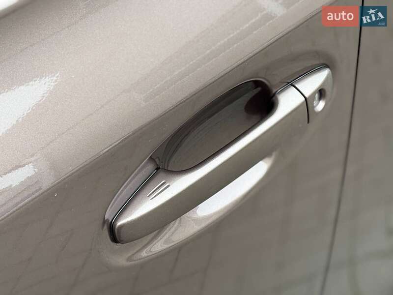 Универсал Toyota Prius v 2015 в Одессе