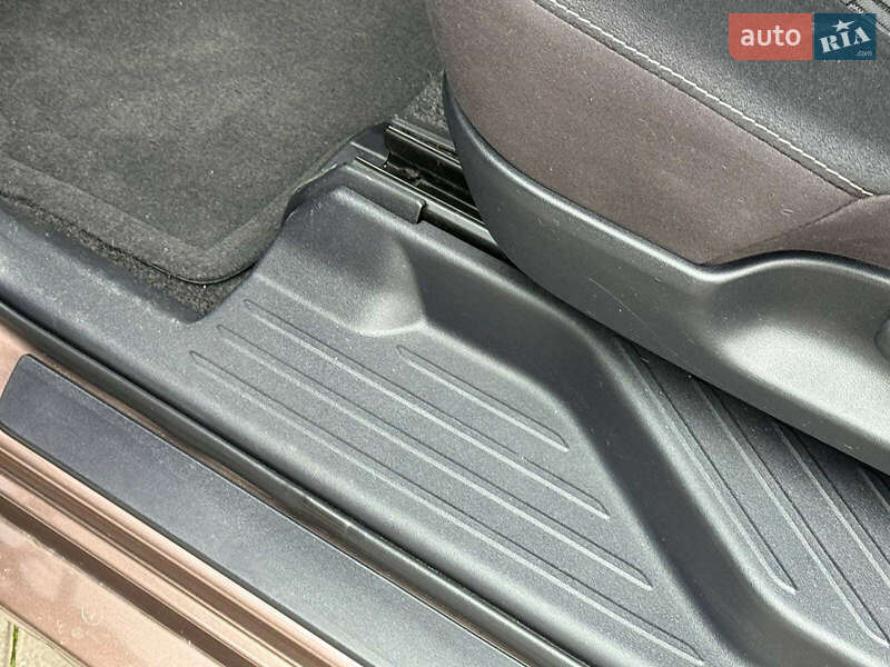 Универсал Toyota Prius v 2015 в Одессе