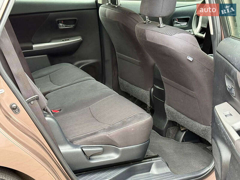 Универсал Toyota Prius v 2015 в Одессе